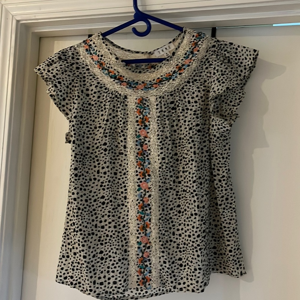 Cute shirt with lace detail. Roolee purchase, worn once. Size M